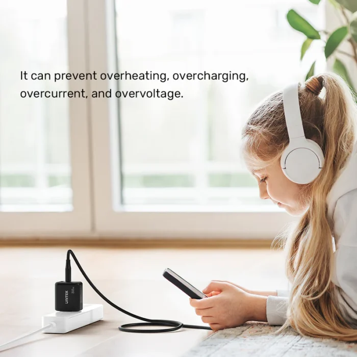 Unitek 35W GaN Wall Charger with US/EU/UK Plugs - Image 6